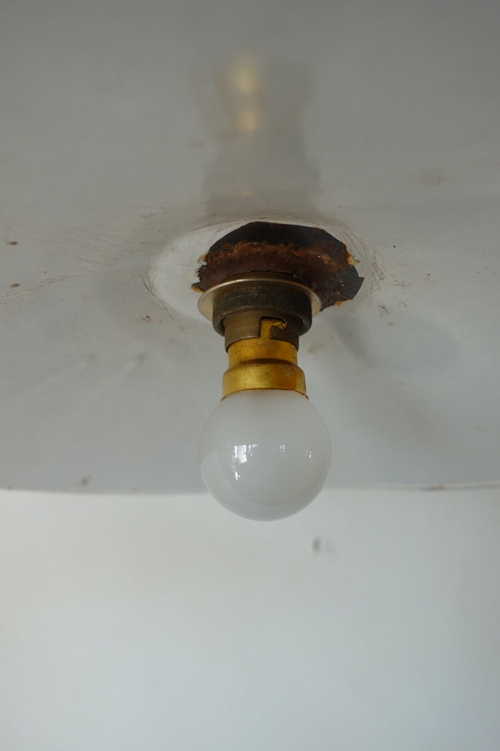 Vintage Enamel Shade Stand Light 202502235