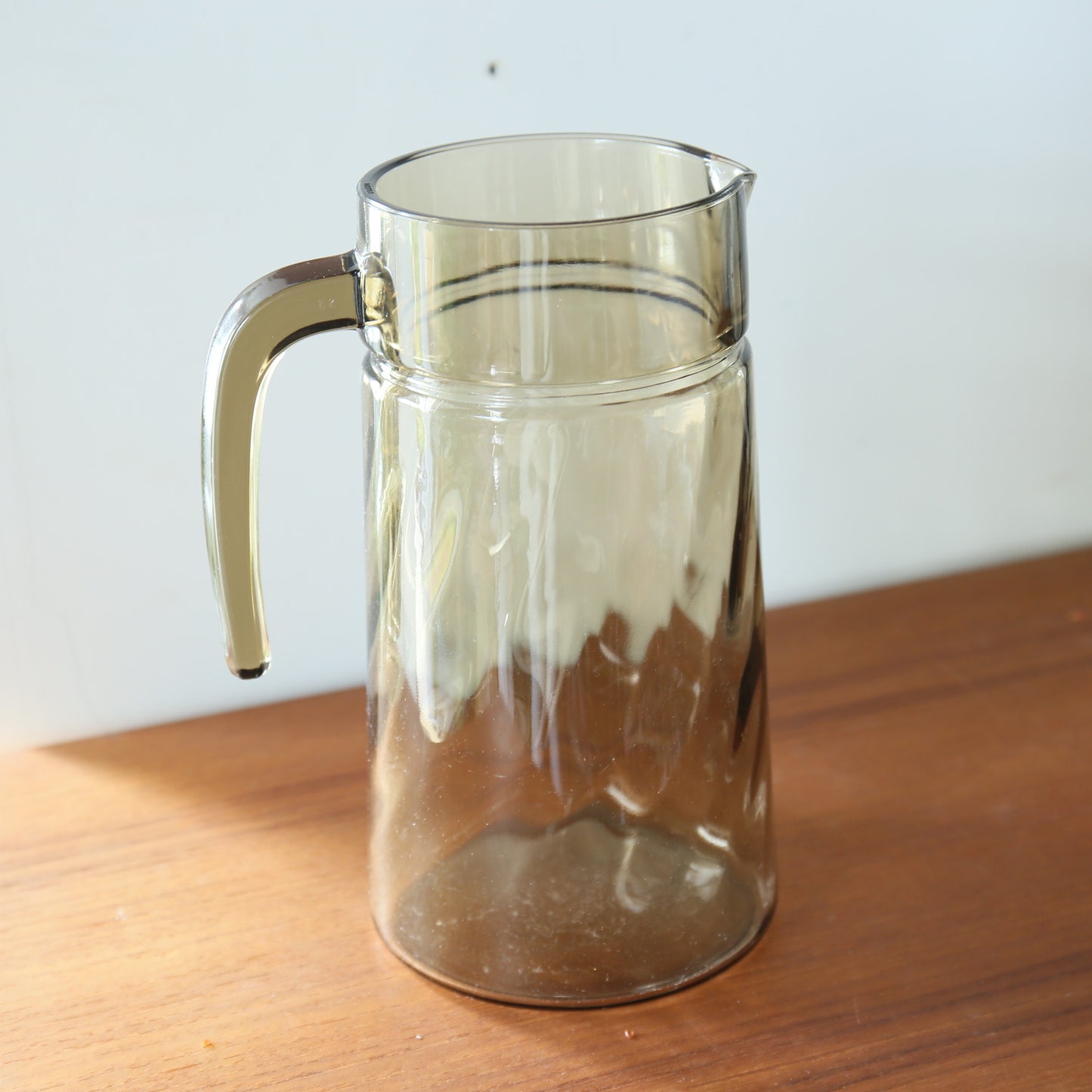 ヴィンテージスモーキーガラスピッチャー 202603133