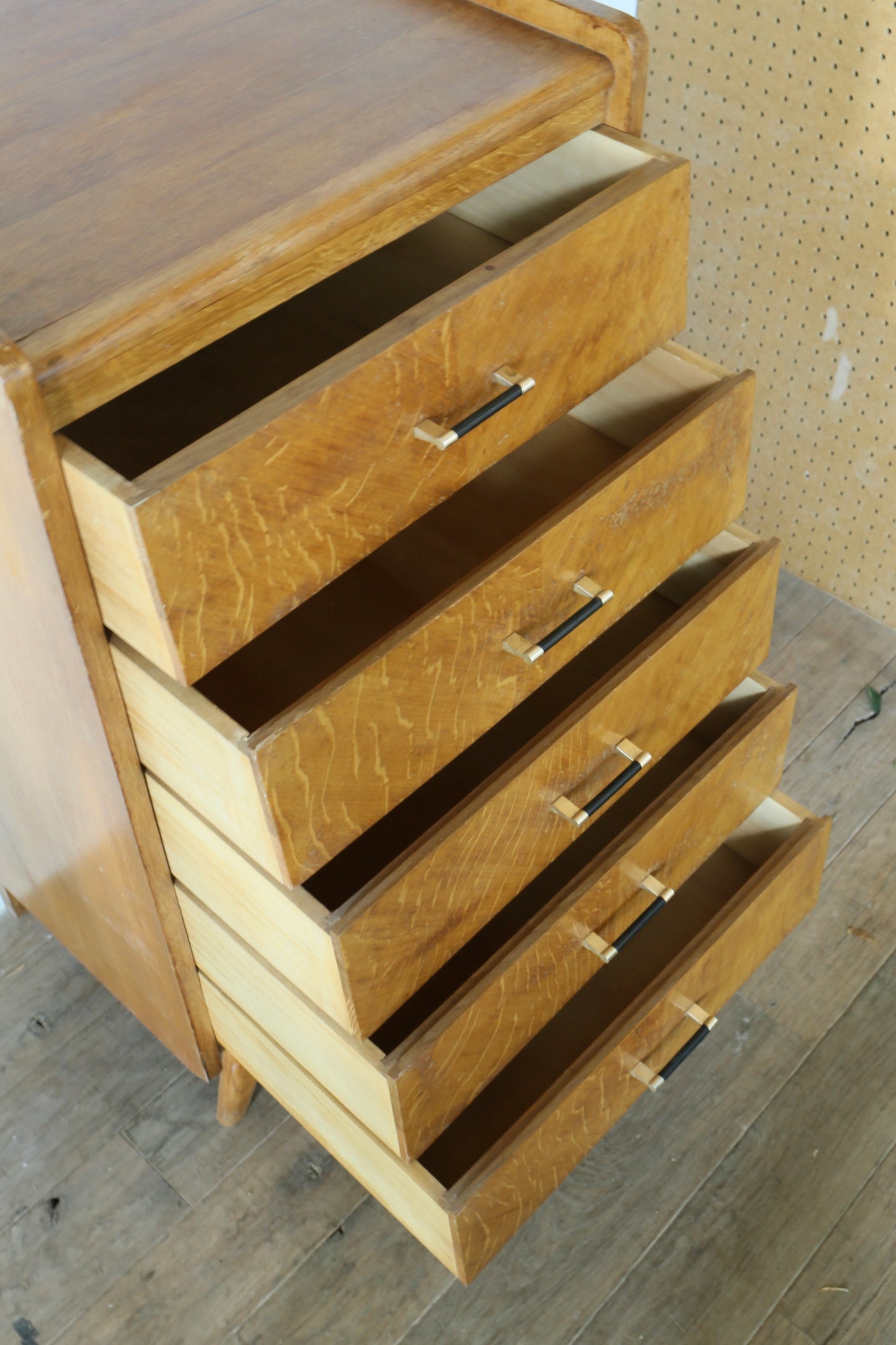 Vintage Chest 202505032