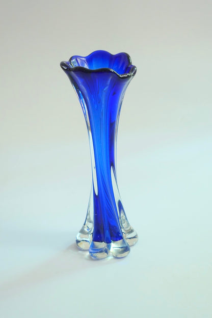 vintage flower vase 202508025