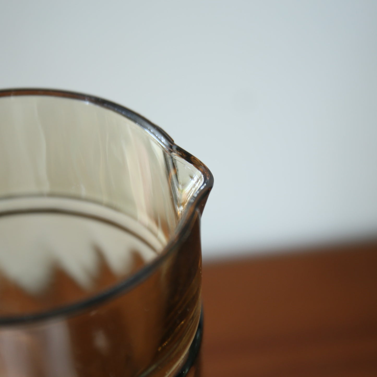 ヴィンテージスモーキーガラスピッチャー 202603133