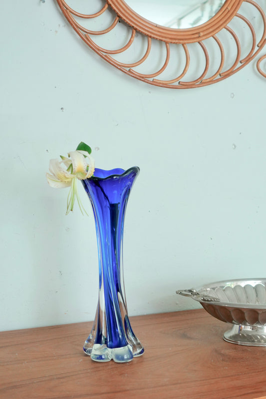 vintage flower vase 202508025